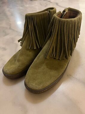 AEROSOLES Olive Suede Fringe Ankle Boots